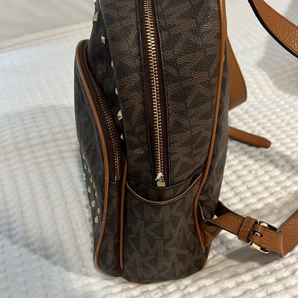 🛍️ Michael Kors Backpack - Picture 6 of 13